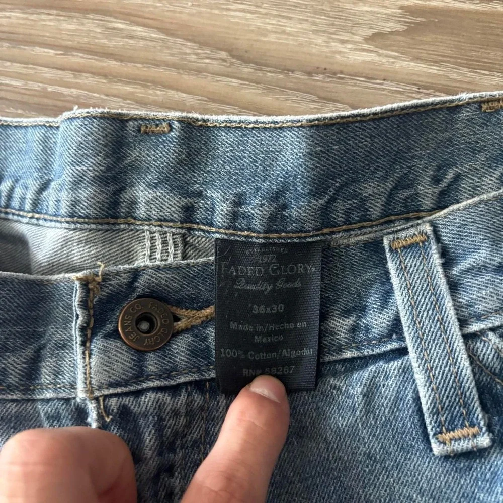 Vintage Y2K/2000s Baggy Medium Wash Streetwear Skater Carpenter Jeans! 36x30